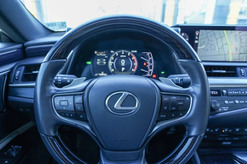2020 Lexus ES 7th Gen - Image 10 of 19