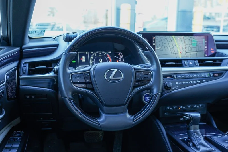 2020 Lexus ES 7th Gen - Image 17 of 19