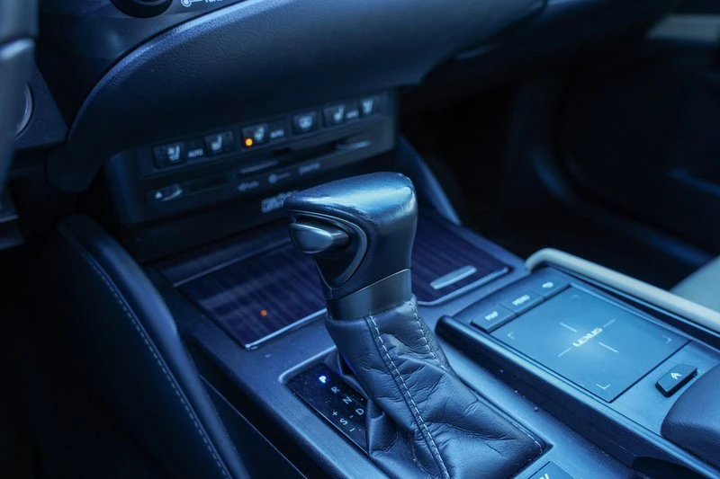 2020 Lexus ES 7th Gen - Image 12 of 19