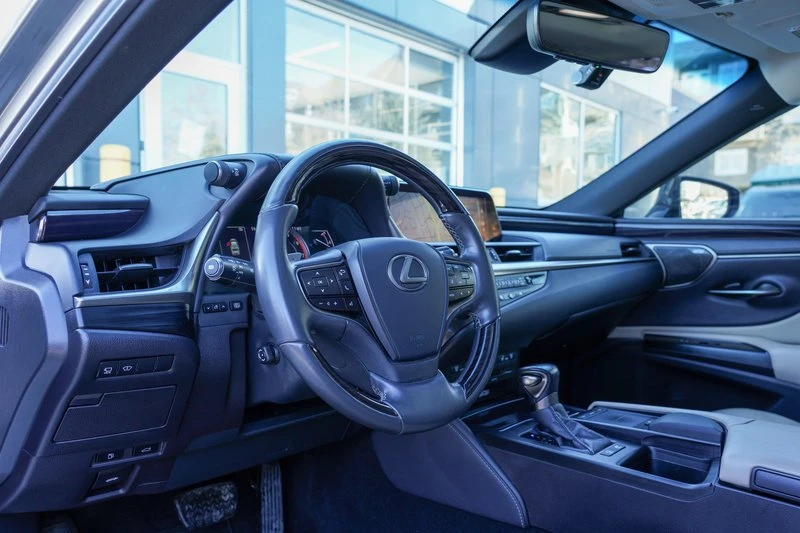 2020 Lexus ES 7th Gen - Image 9 of 19