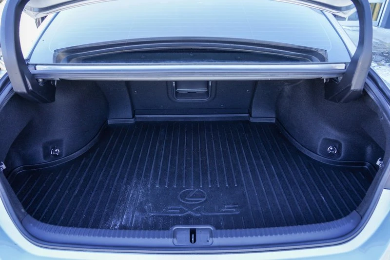 2020 Lexus ES 7th Gen - Image 8 of 19