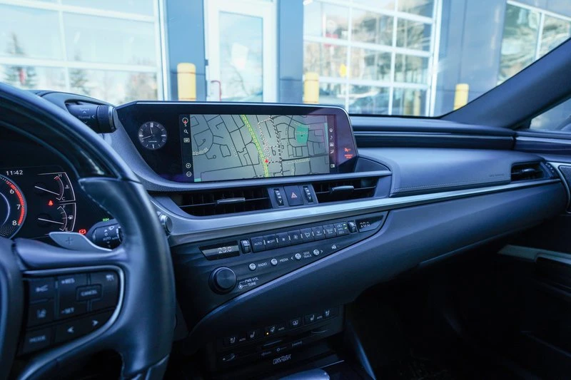 2020 Lexus ES 7th Gen - Image 14 of 19