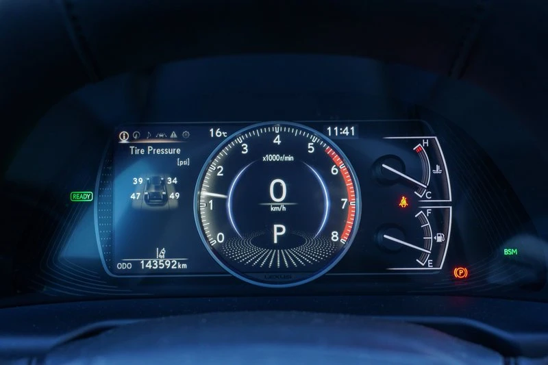 2020 Lexus ES 7th Gen - Image 11 of 19