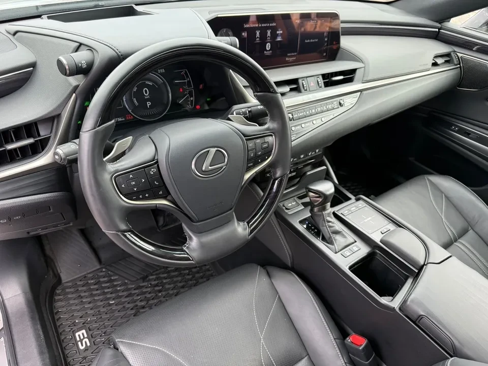 2020 Lexus ES 7th Gen - Image 13 of 15