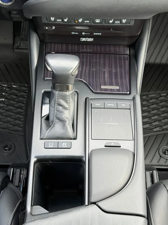 2020 Lexus ES 7th Gen - Image 8 of 15