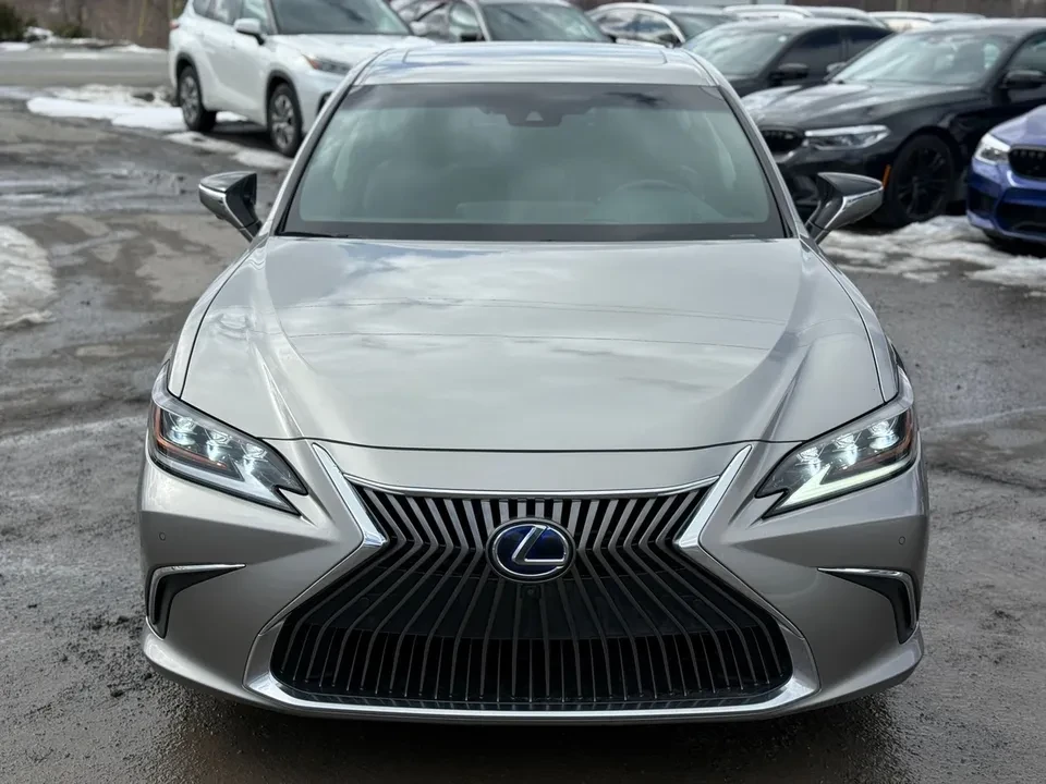 2020 Lexus ES 7th Gen - Image 2 of 15