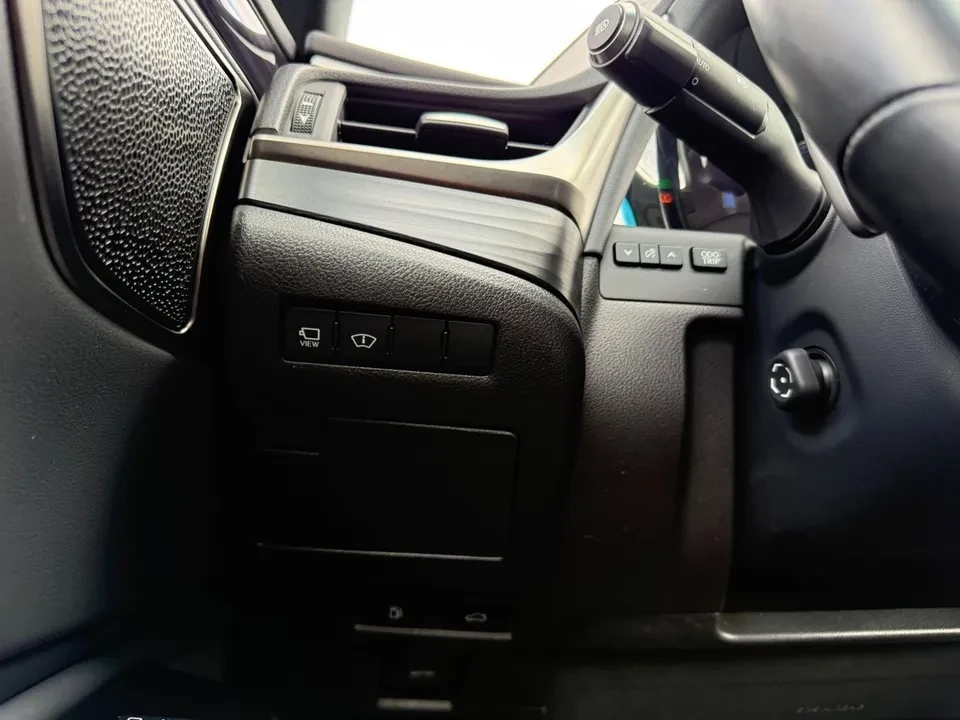 2020 Lexus ES 7th Gen - Image 10 of 15