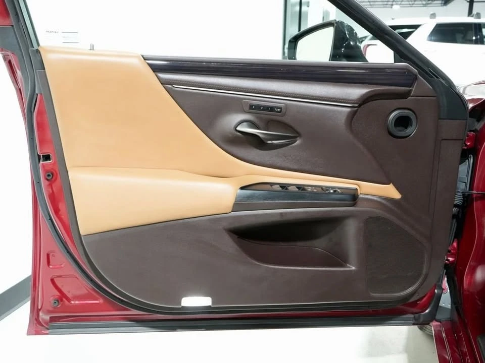 2020 Lexus ES 7th Gen - Image 14 of 20