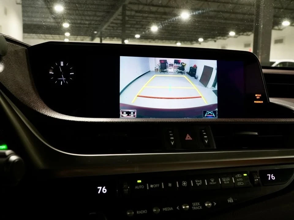 2020 Lexus ES 7th Gen - Image 5 of 20