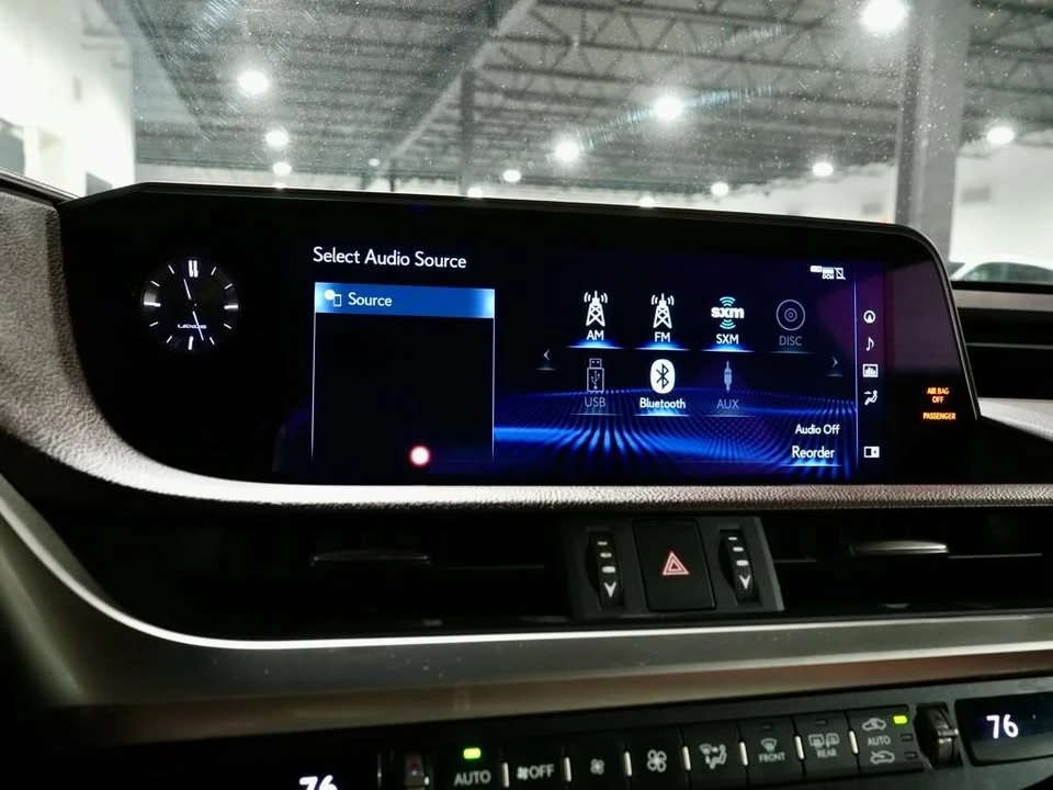2020 Lexus ES 7th Gen - Image 19 of 20