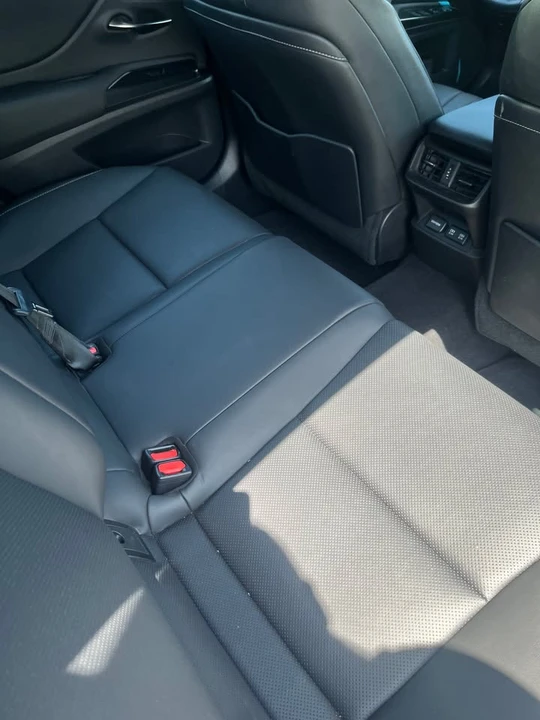 2020 Lexus ES 7th Gen - Image 5 of 7
