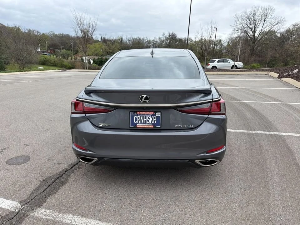 2020 Lexus ES 7th Gen - Image 6 of 10