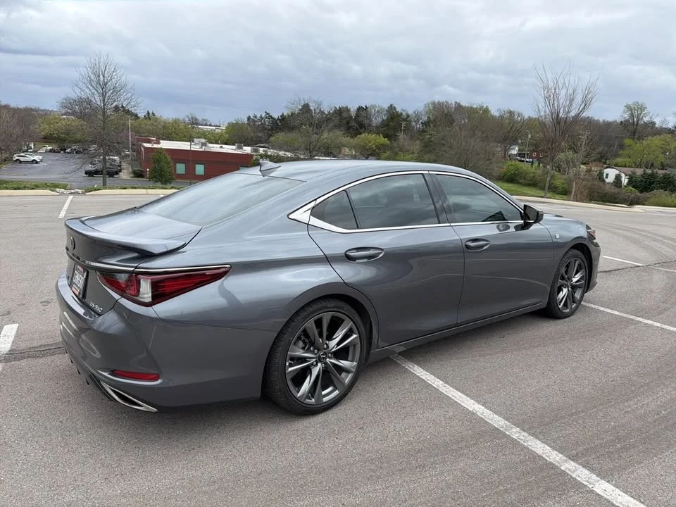 2020 Lexus ES 7th Gen - Image 5 of 10