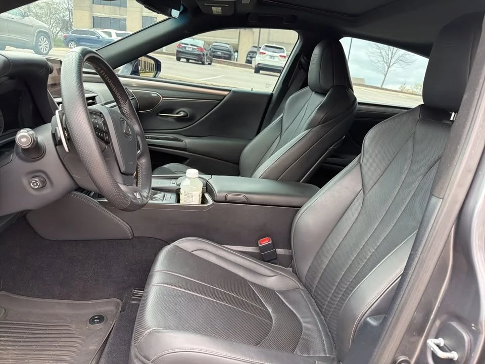 2020 Lexus ES 7th Gen - Image 9 of 10