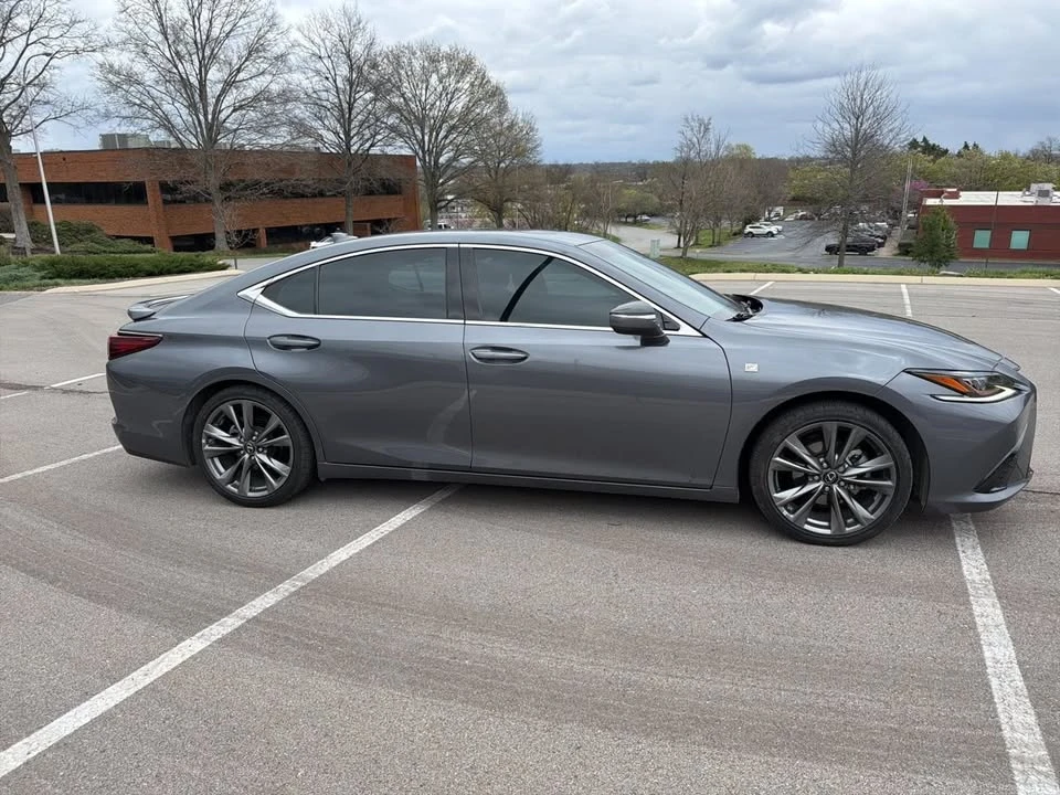 2020 Lexus ES 7th Gen - Image 4 of 10