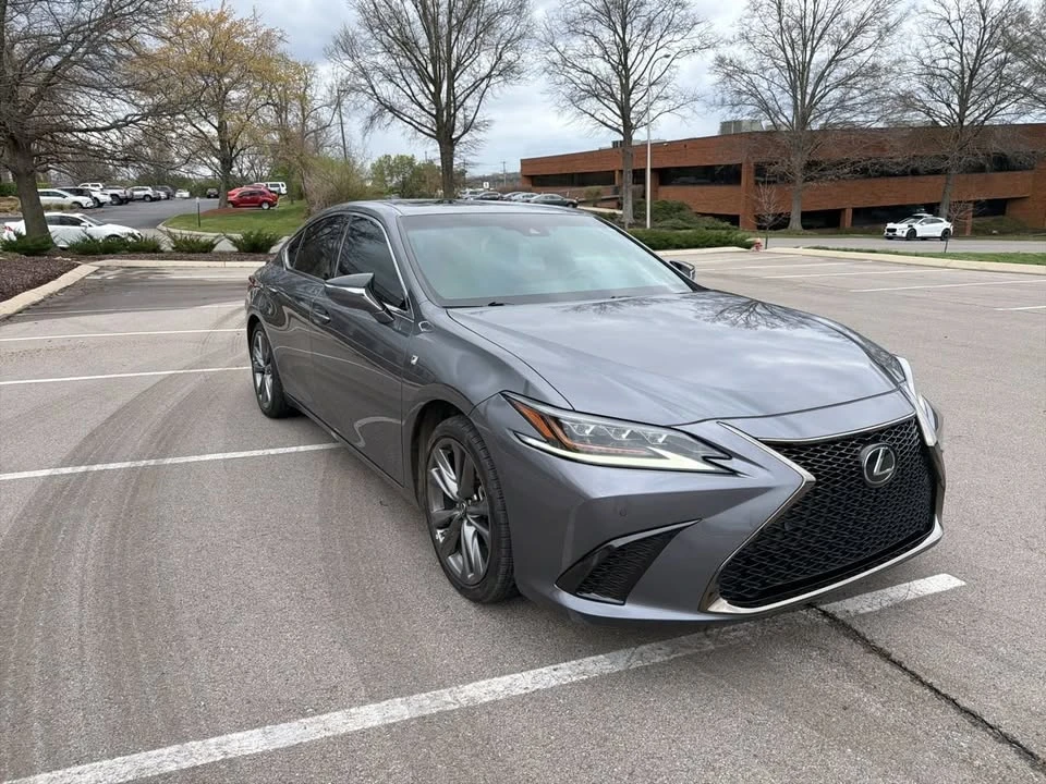2020 Lexus ES 7th Gen - Image 3 of 10