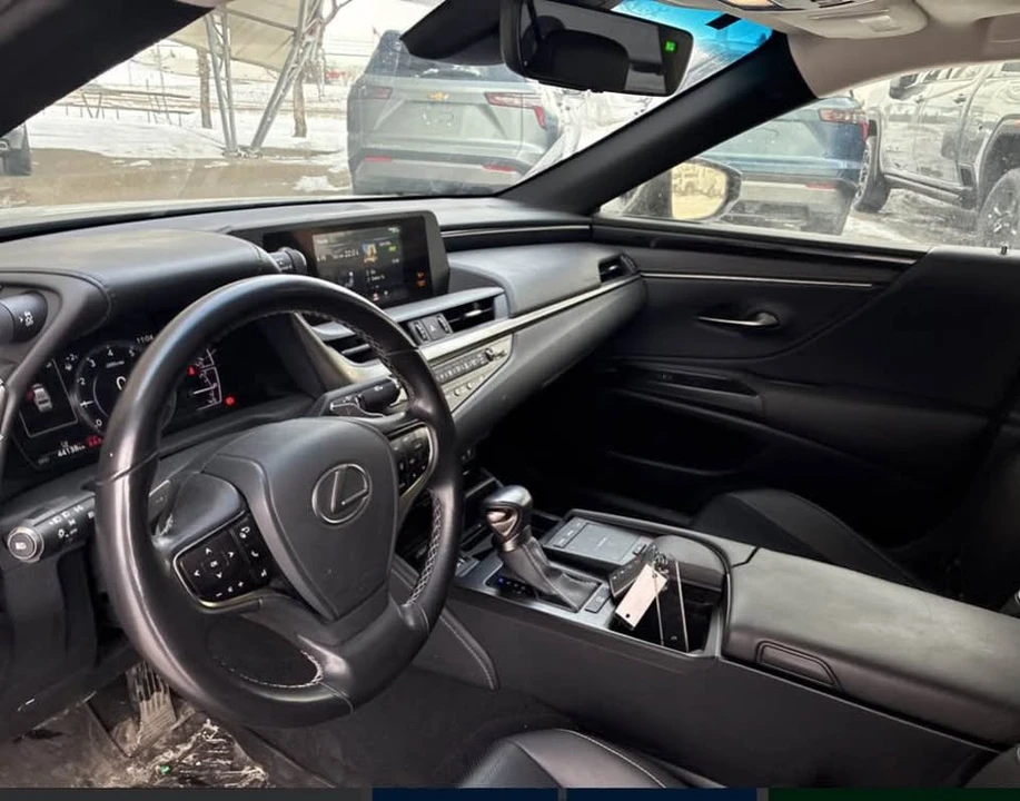 2020 Lexus ES 7th Gen - Image 11 of 19