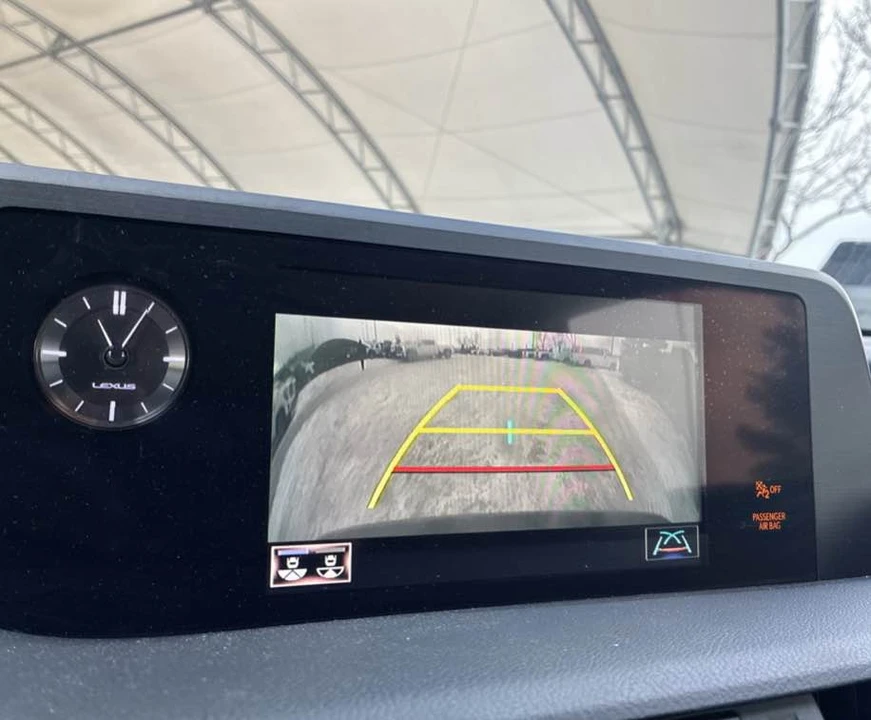 2020 Lexus ES 7th Gen - Image 17 of 19
