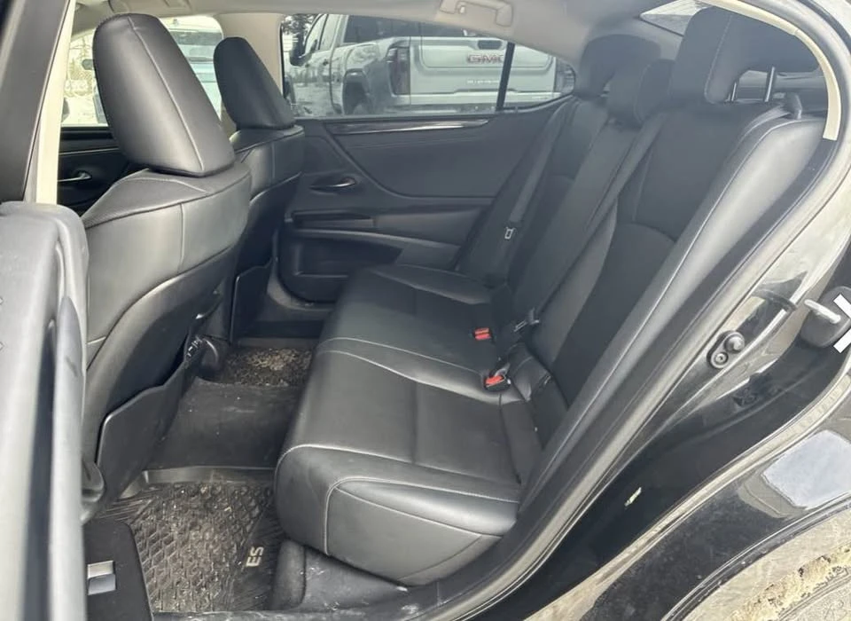2020 Lexus ES 7th Gen - Image 8 of 19