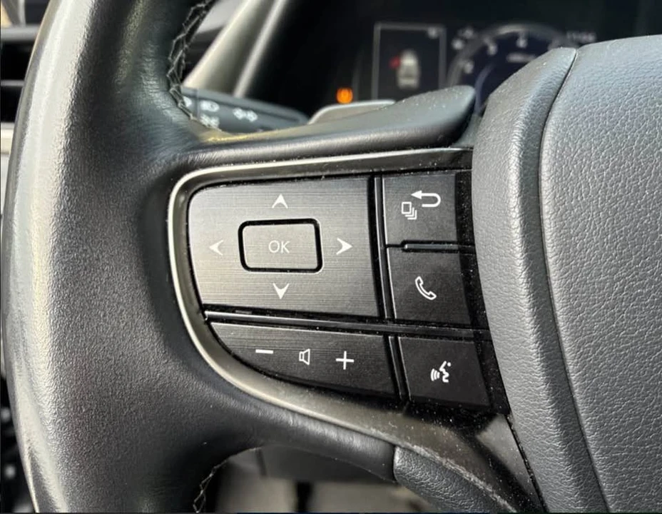 2020 Lexus ES 7th Gen - Image 14 of 19