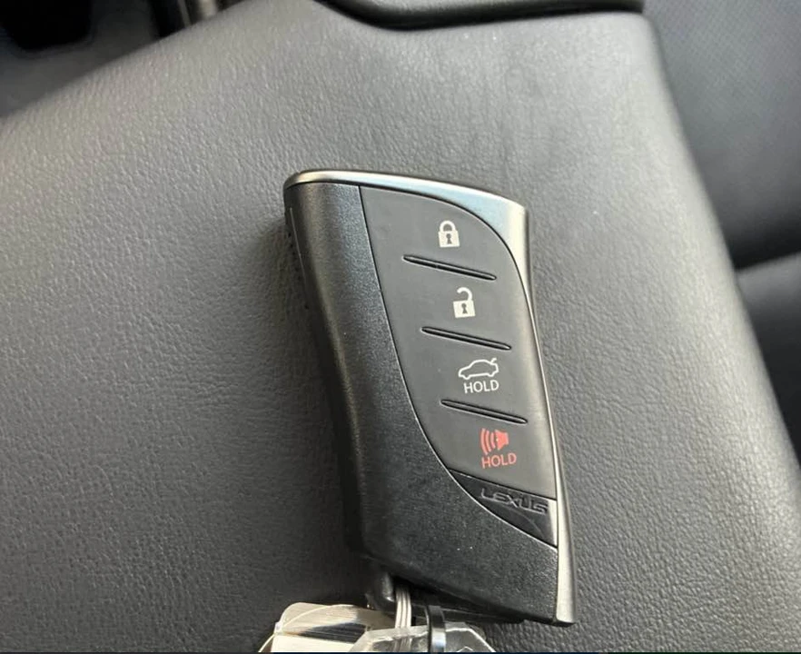 2020 Lexus ES 7th Gen - Image 18 of 19
