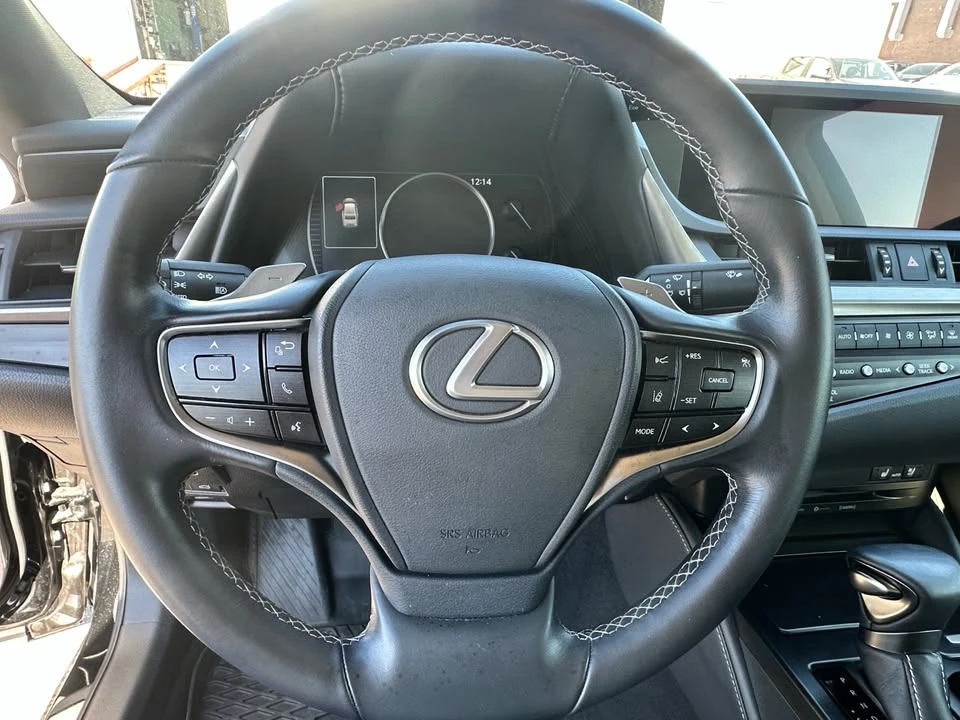 2020 Lexus ES 7th Gen - Image 5 of 15