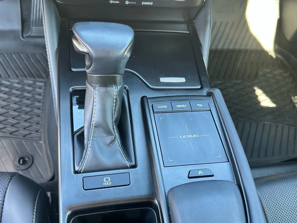 2020 Lexus ES 7th Gen - Image 11 of 15