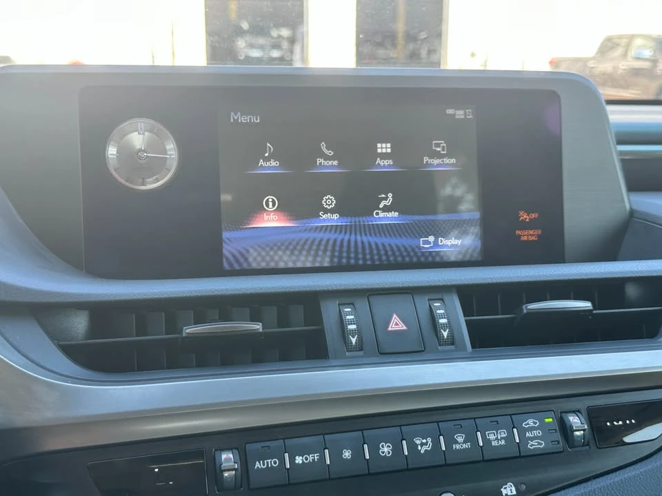 2020 Lexus ES 7th Gen - Image 14 of 15
