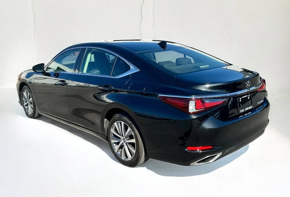 2020 Lexus ES 7th Gen - Image 4 of 15