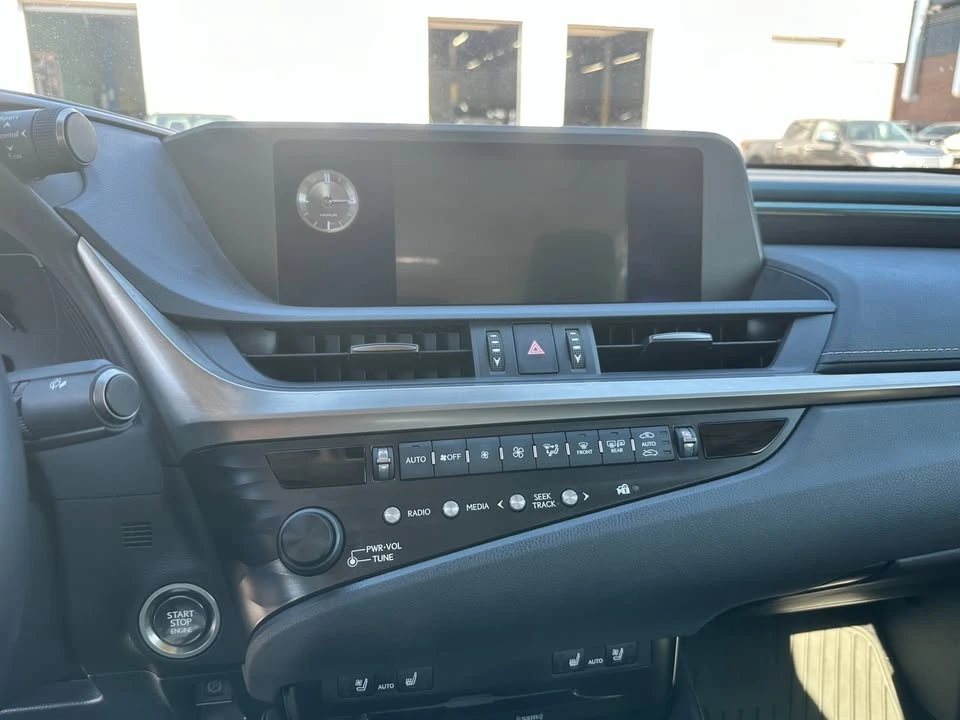 2020 Lexus ES 7th Gen - Image 8 of 15