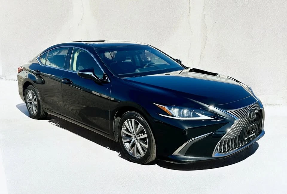 2020 Lexus ES 7th Gen - Image 2 of 15