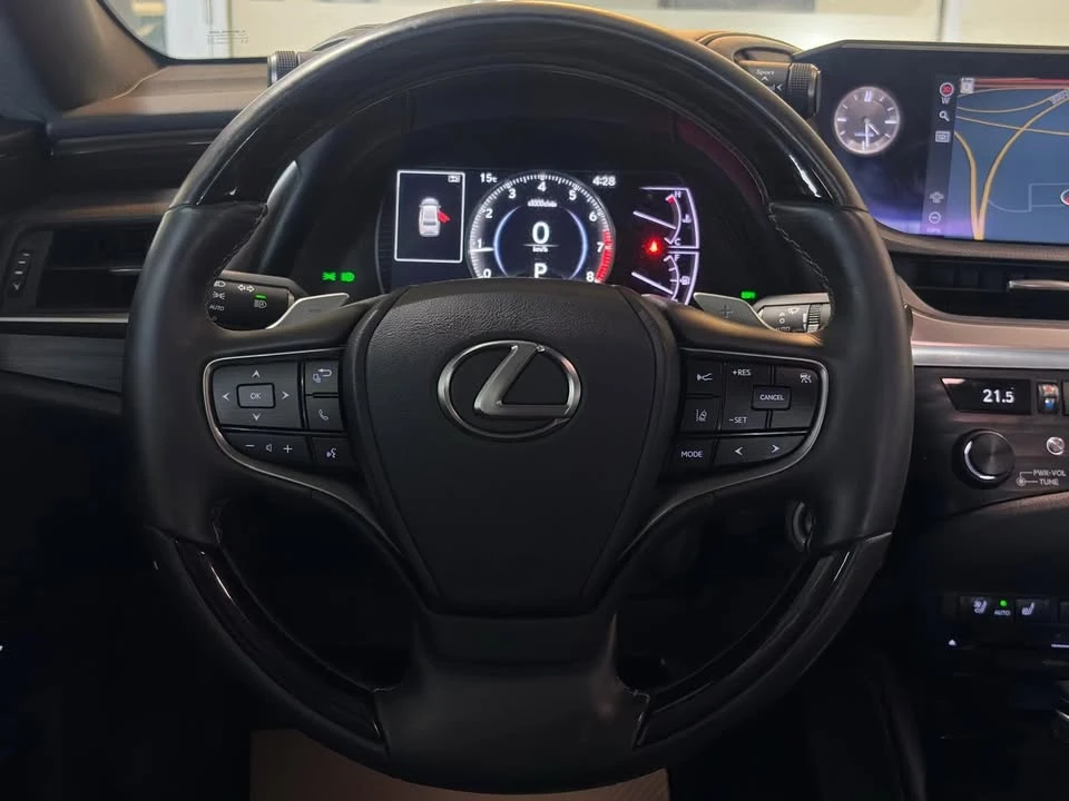 2020 Lexus ES 7th Gen - Image 8 of 15