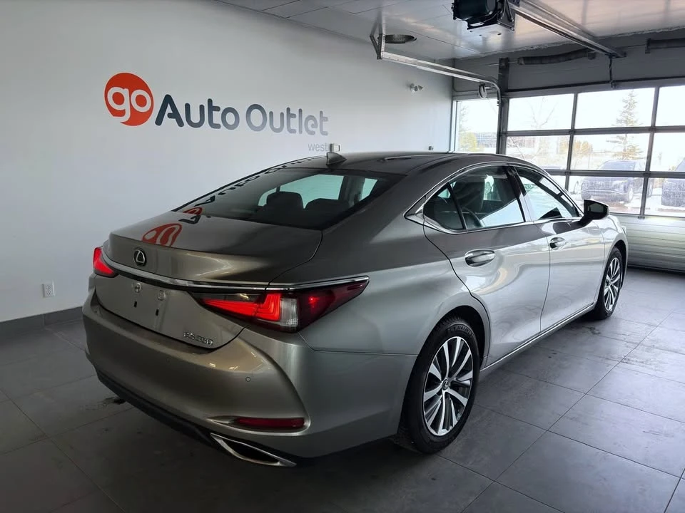 2020 Lexus ES 7th Gen - Image 4 of 15