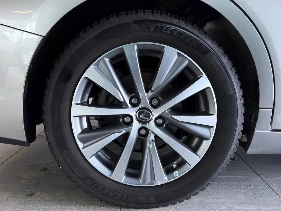 2020 Lexus ES 7th Gen - Image 14 of 15