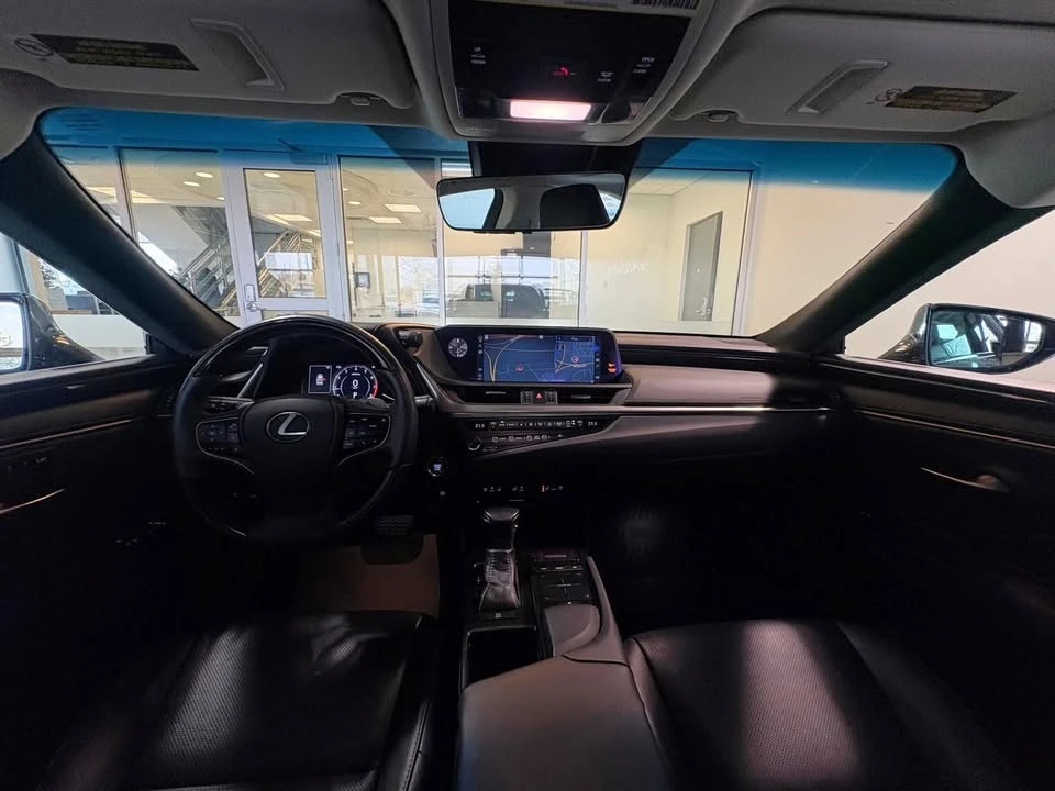 2020 Lexus ES 7th Gen - Image 12 of 15
