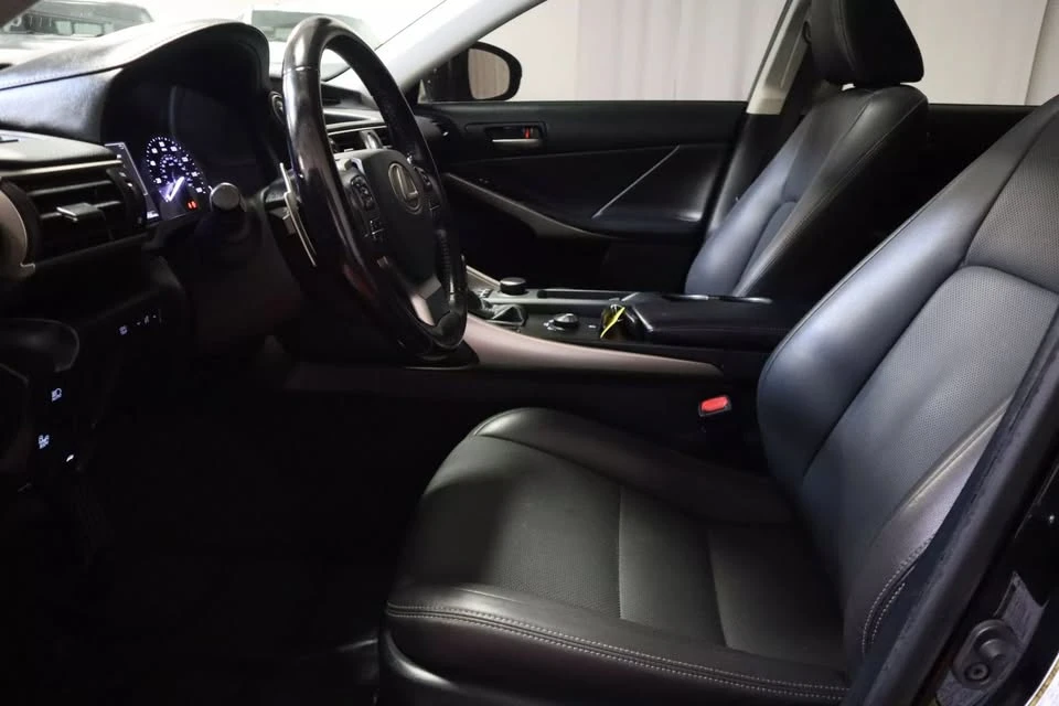 2020 Lexus IS 3rd Gen - Image 18 of 20