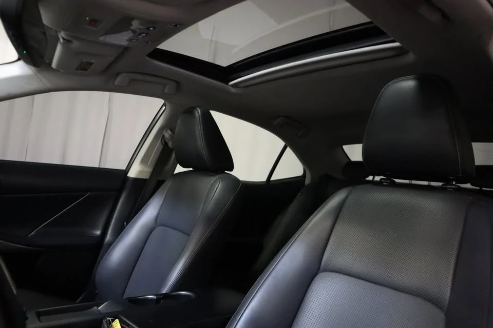 2020 Lexus IS 3rd Gen - Image 19 of 20
