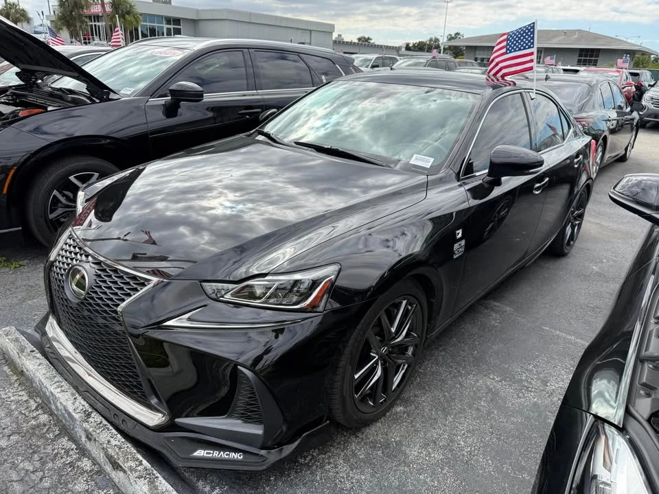 2020 Lexus IS 3rd Gen - Image 3 of 4