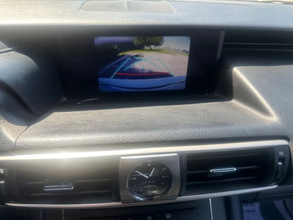 2020 Lexus IS 3rd Gen - Image 17 of 20