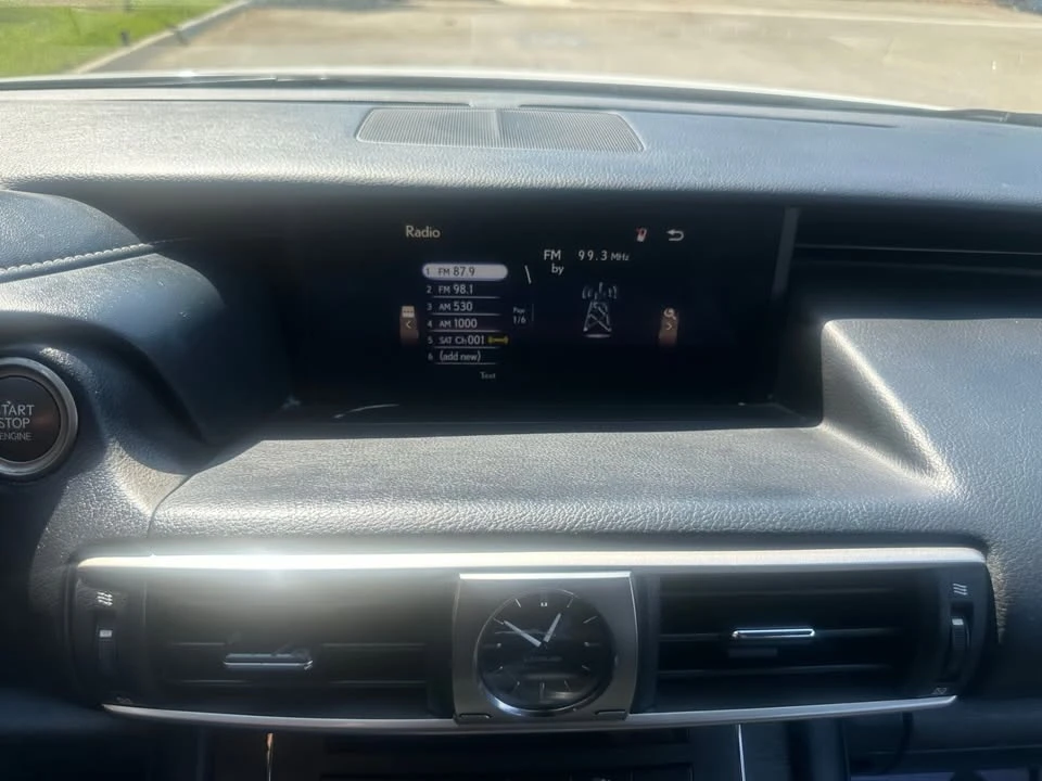 2020 Lexus IS 3rd Gen - Image 18 of 20