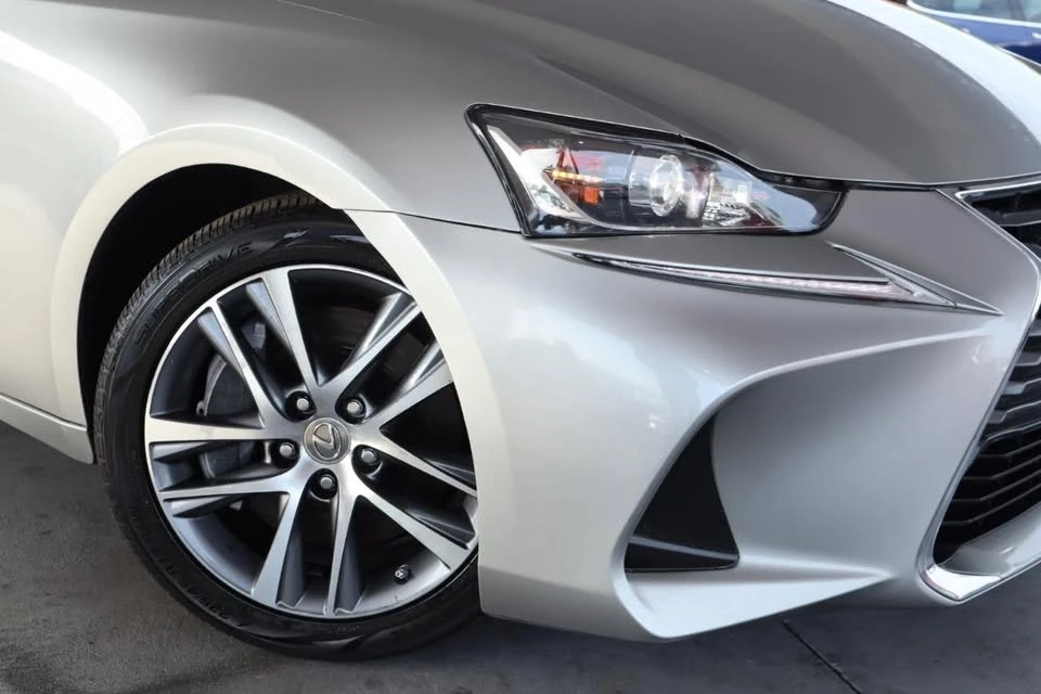 2020 Lexus IS 3rd Gen - Image 4 of 20