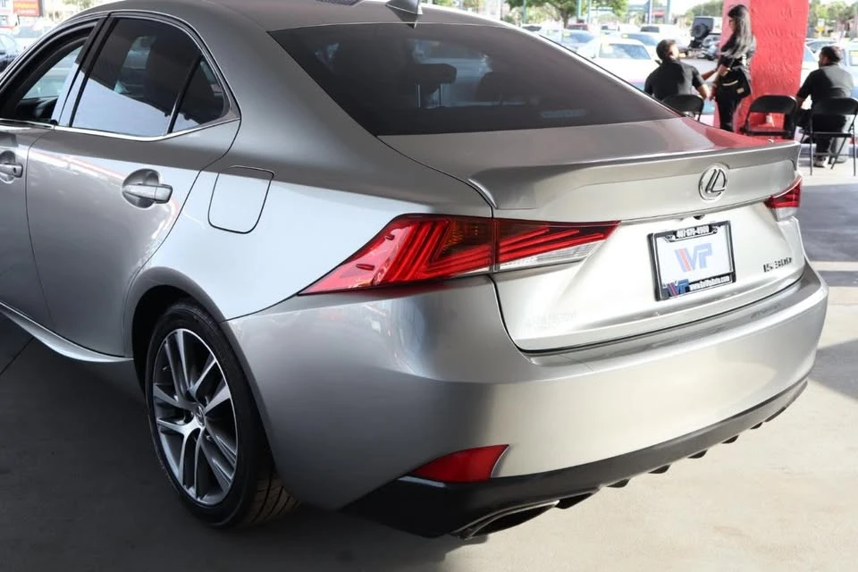 2020 Lexus IS 3rd Gen - Image 9 of 20