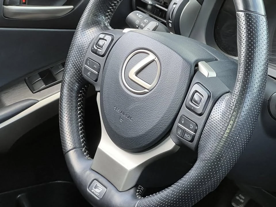 2020 Lexus IS 3rd Gen - Image 16 of 19