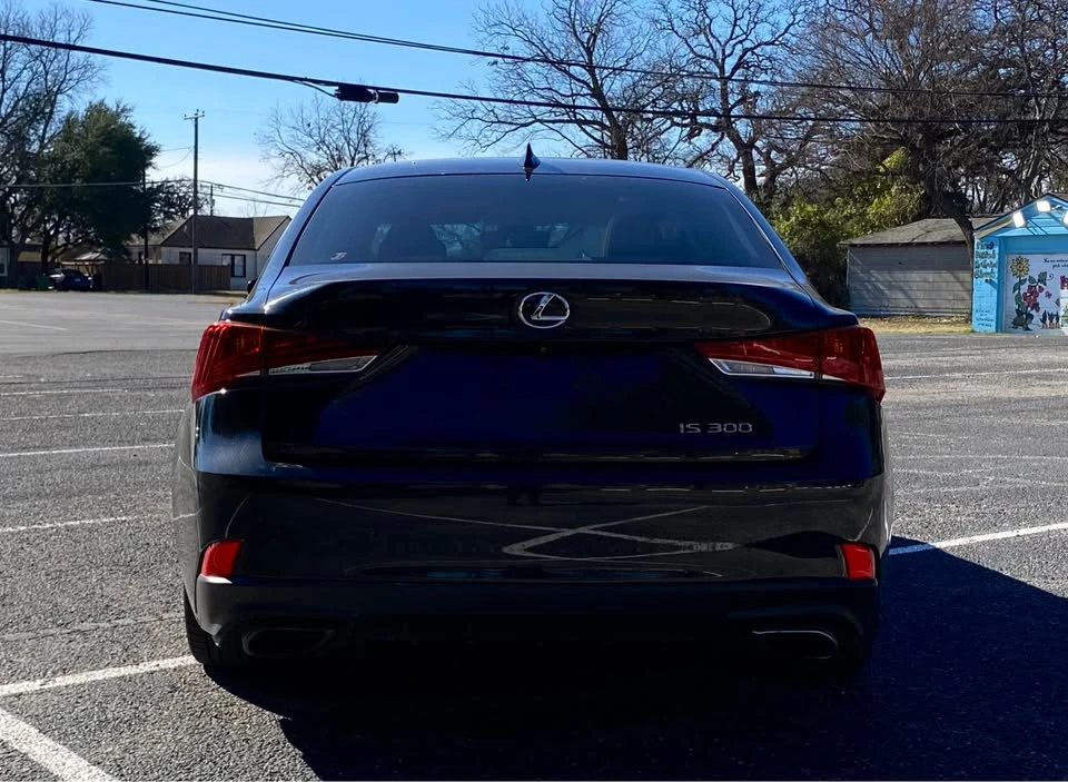 2020 Lexus IS 3rd Gen - Image 5 of 12