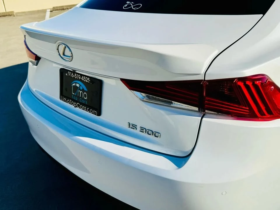 2020 Lexus IS 3rd Gen - Image 18 of 19