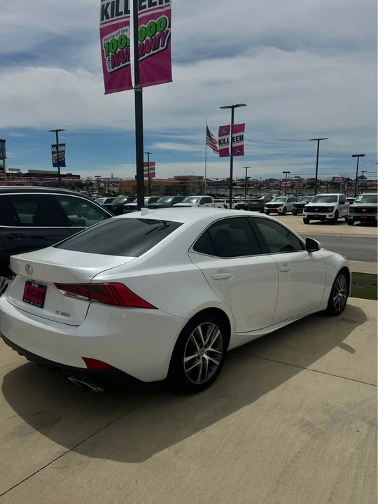 2020 Lexus IS 3rd Gen - Image 5 of 9