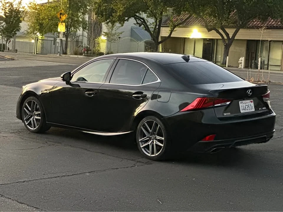 2020 Lexus IS 3rd Gen - Image 5 of 9