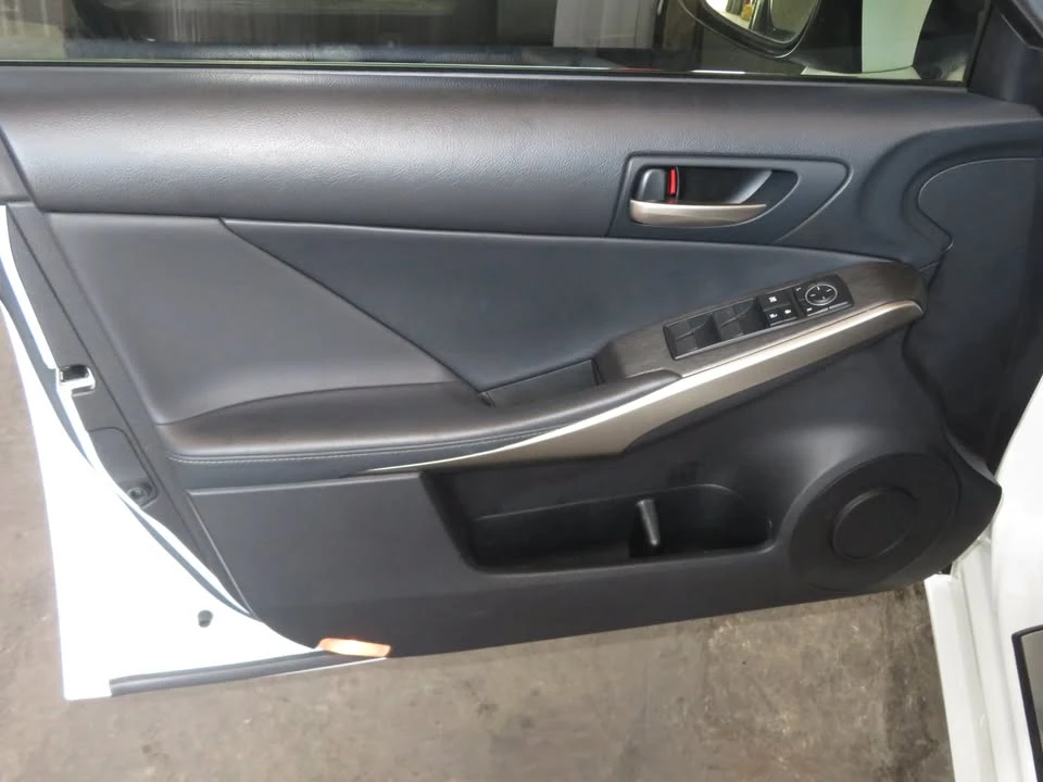 2020 Lexus IS 3rd Gen - Image 15 of 20