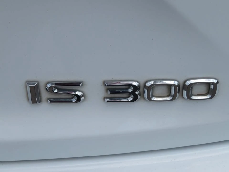 2020 Lexus IS 3rd Gen - Image 9 of 20