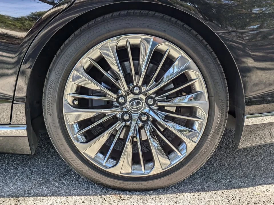 2020 Lexus LS 5th Gen - Image 11 of 18